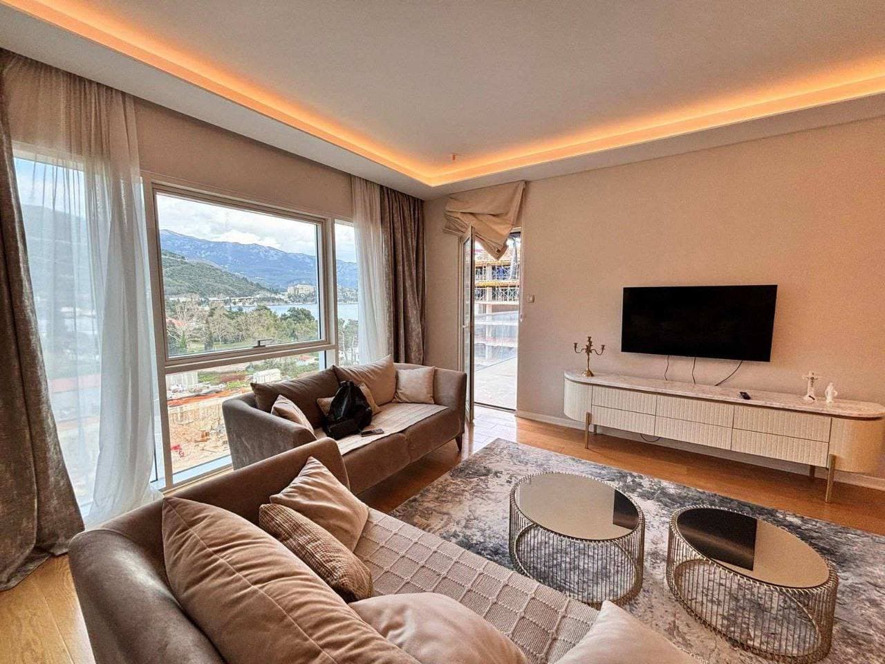 Apartment with 2 bedrooms, 80.00 m2 in Budva