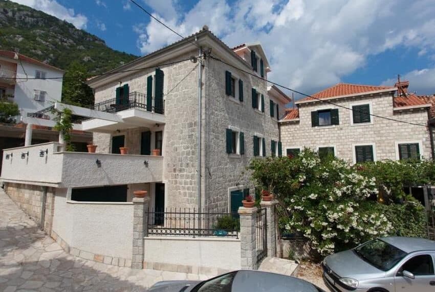 Apartments for sale in a stone house only 20 m from the sea, Kotor Bay