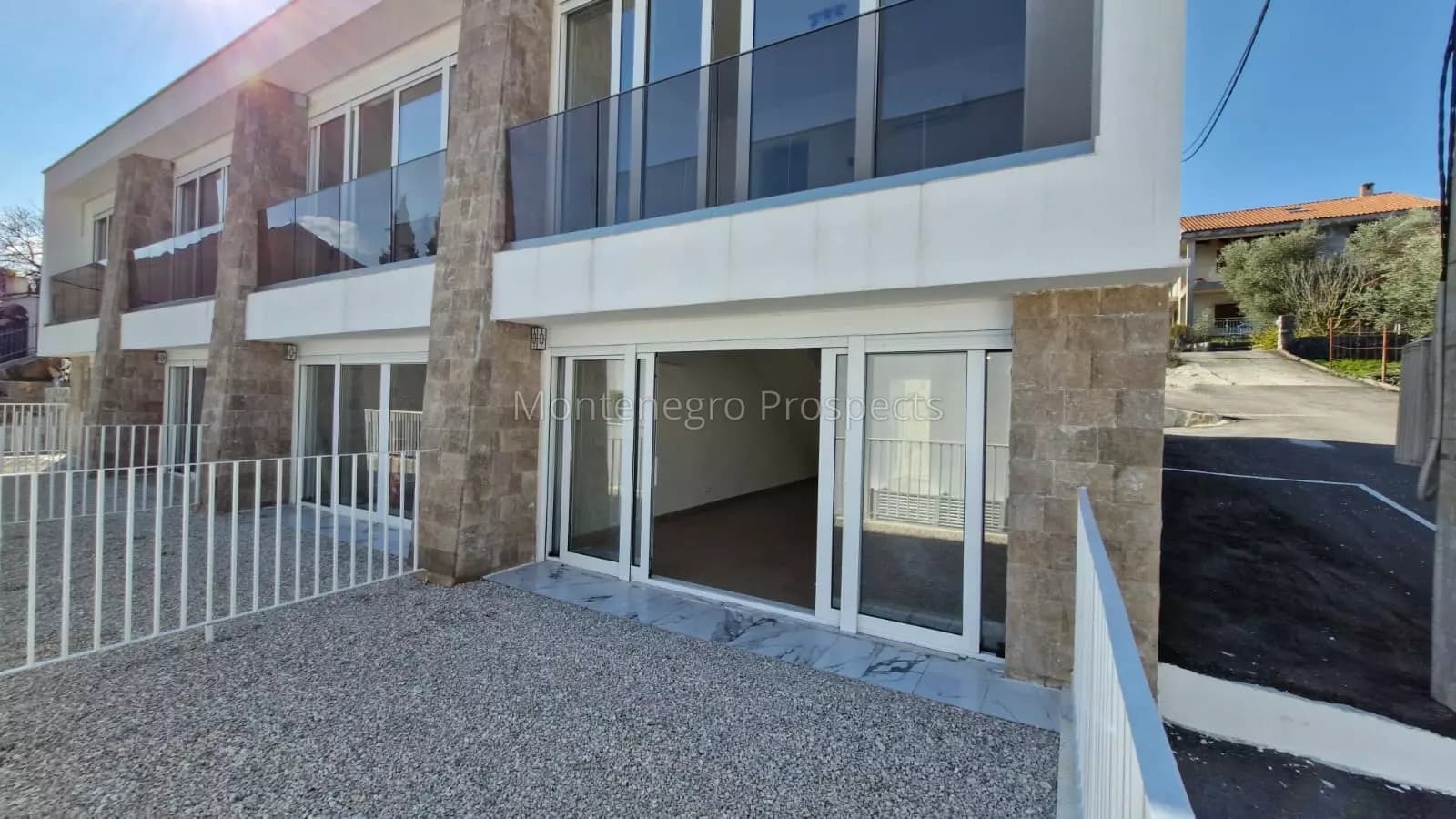 Dvoetažna dvojna kuća na odličnoj lokaciji, Luštica