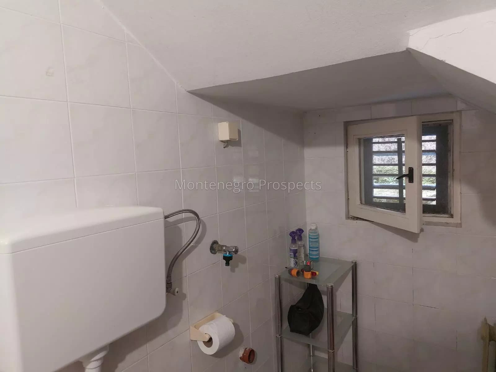 Dvosoban stan sa terasom na korištenje na odličnoj lokaciji Bijeli Do, Budva