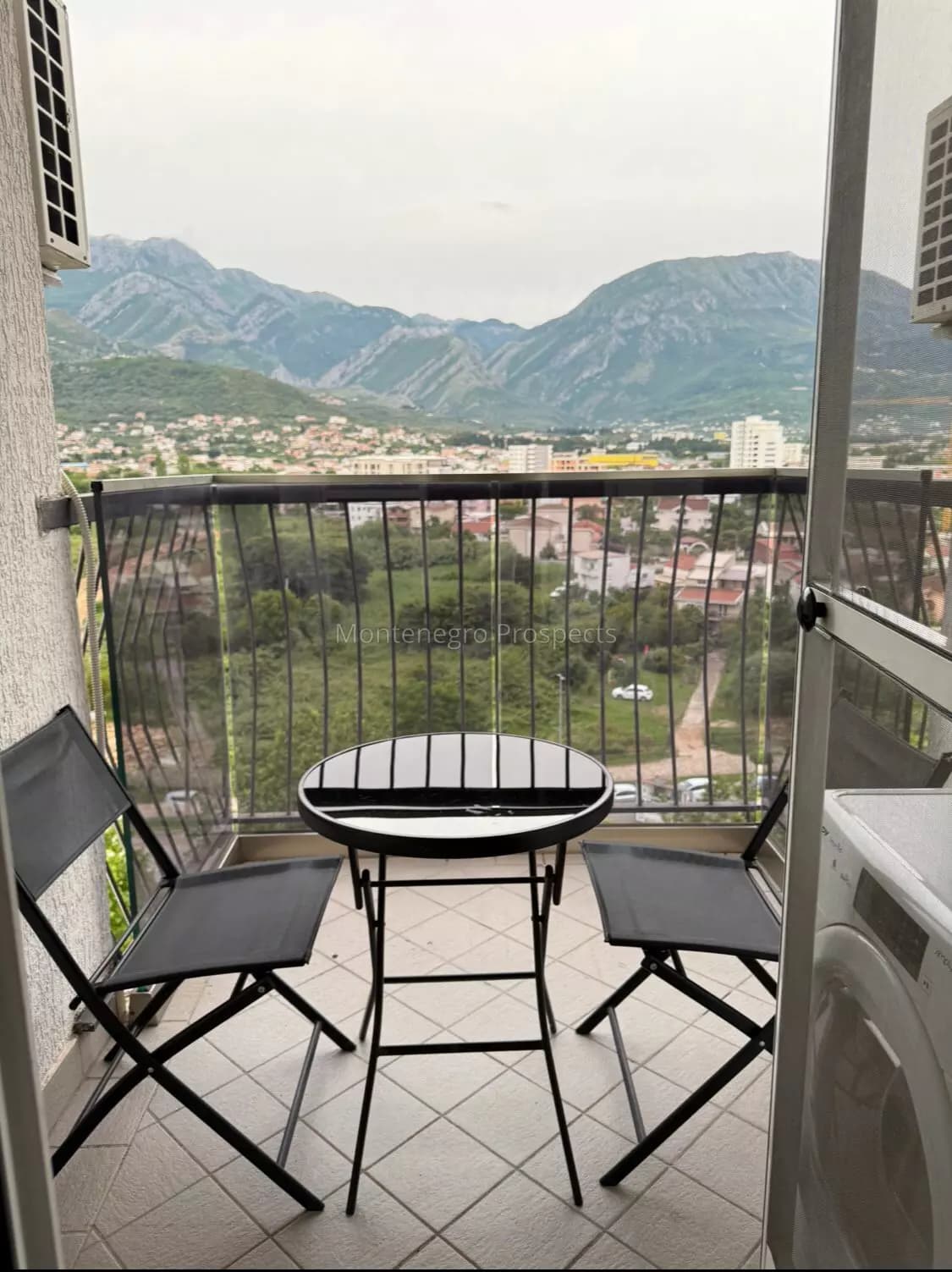 Dvosoban stan u centru grada, Bar