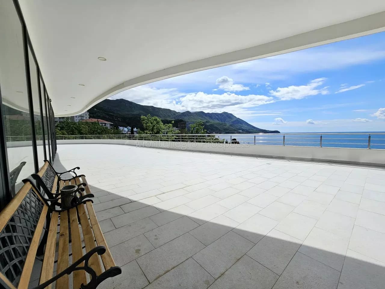 Dvosoban stan u novom luksuznom kompleksu sa bazenom u Bečićima