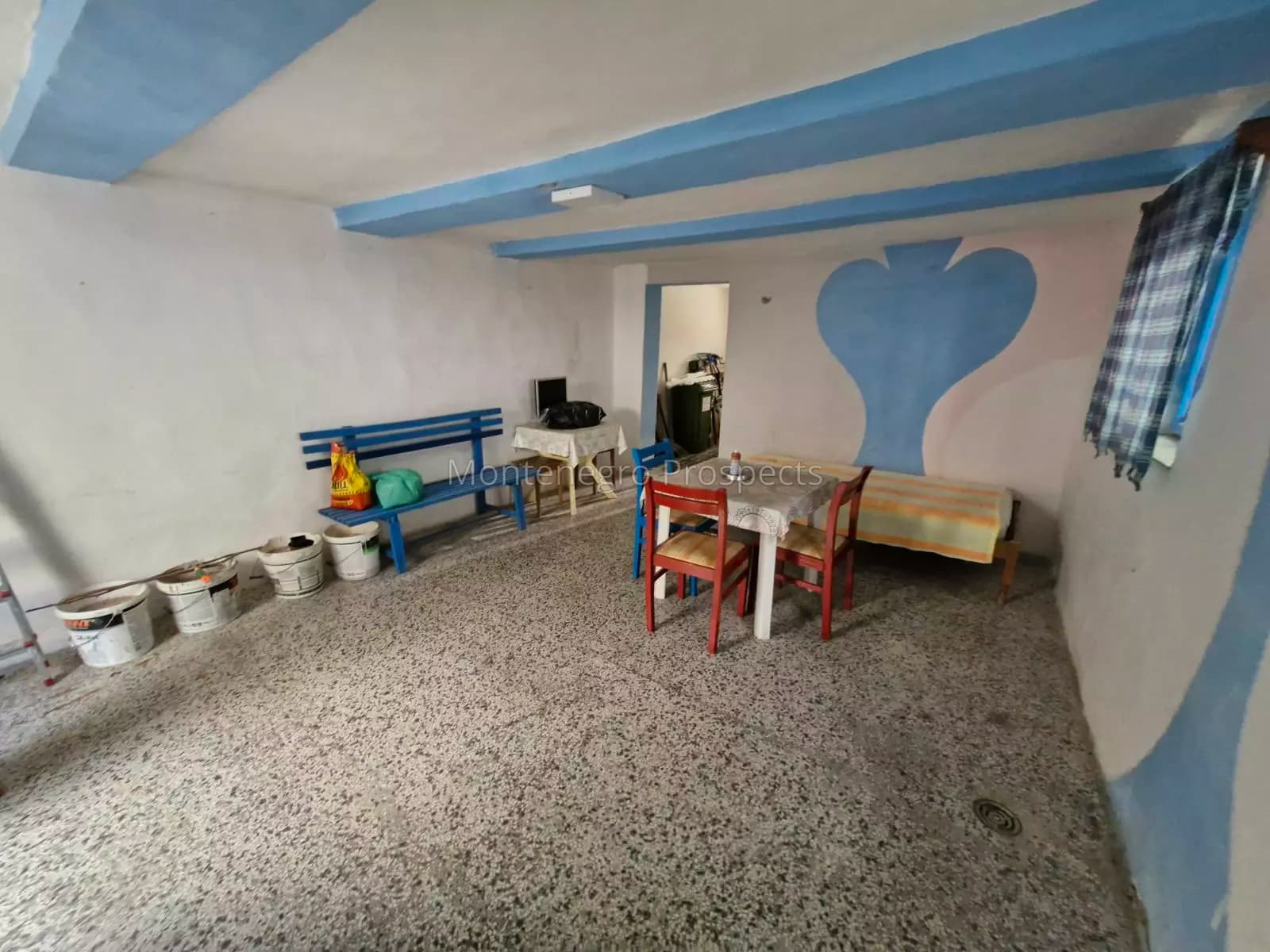 Dvospratna porodična kuća pogodna i za turistički najam, Sutomore