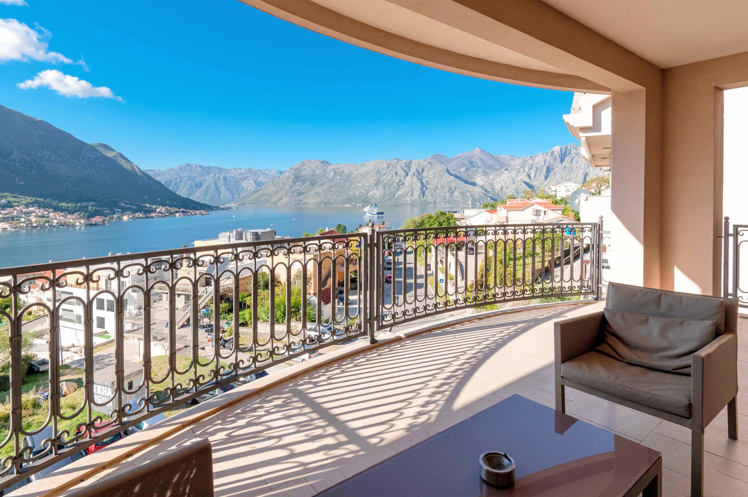 Ekskluzivan dvosoban stan sa panoramskim pogledom na more, Dobrota