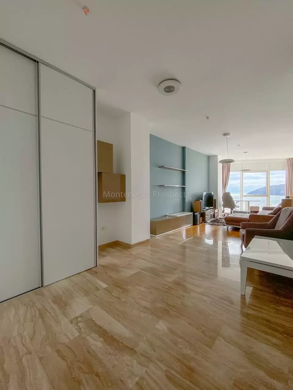 Ekskluzivan dvosoban stan u zgradi Tre Canne, Budva