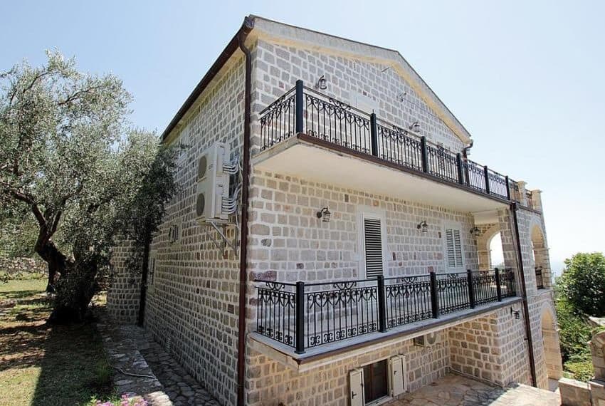 Extraordinary stone villa in Rezevici