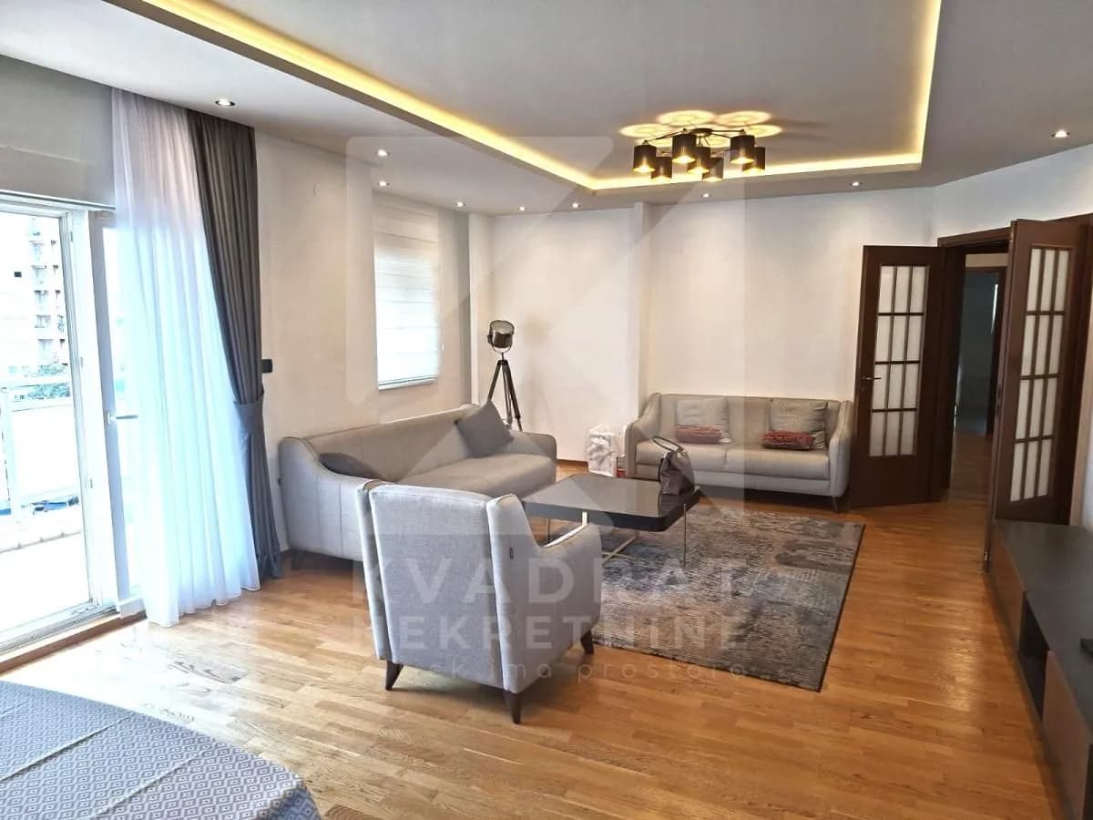 Izdavanje, dvosoban stan, 120m², City Kvart, Podgorica