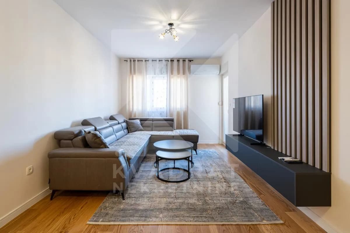 Izdavanje, jednosoban stan, 47m², Central Point, Podgorica