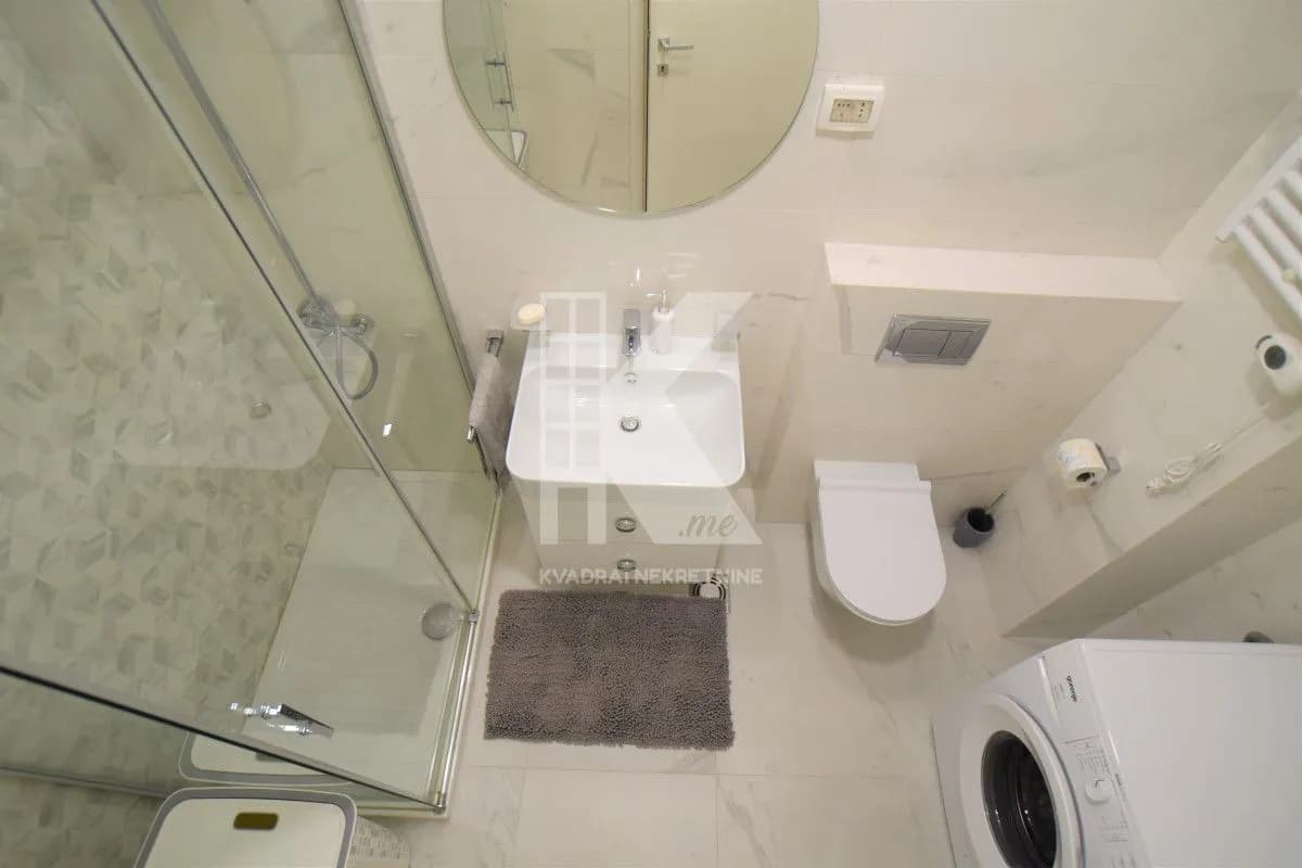 Izdavanje, jednosoban stan, 50m², Central Point, Podgorica
