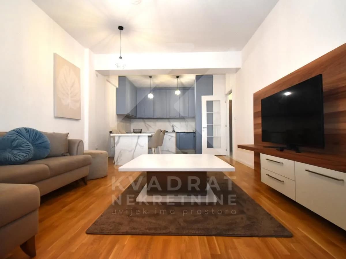 Izdavanje, jednosoban stan, 61m², Stara Varoš, Podgorica