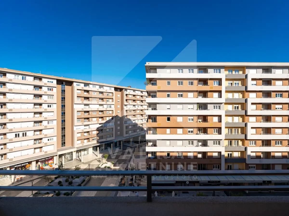Izdavanje, poslovni prostor, 40m², Central Point, Podgorica