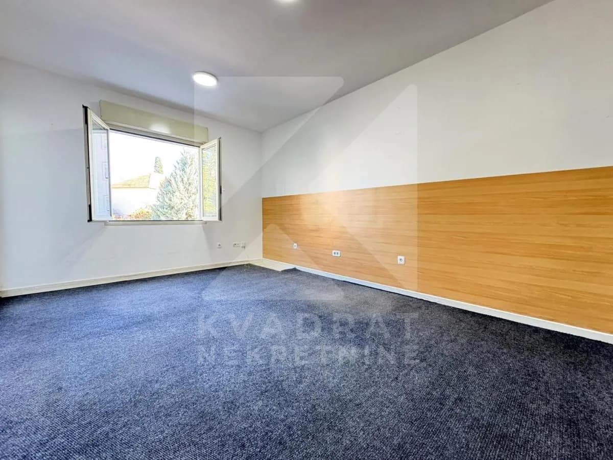 Izdavanje, poslovni prostor, 42m², Stara Varoš, Podgorica
