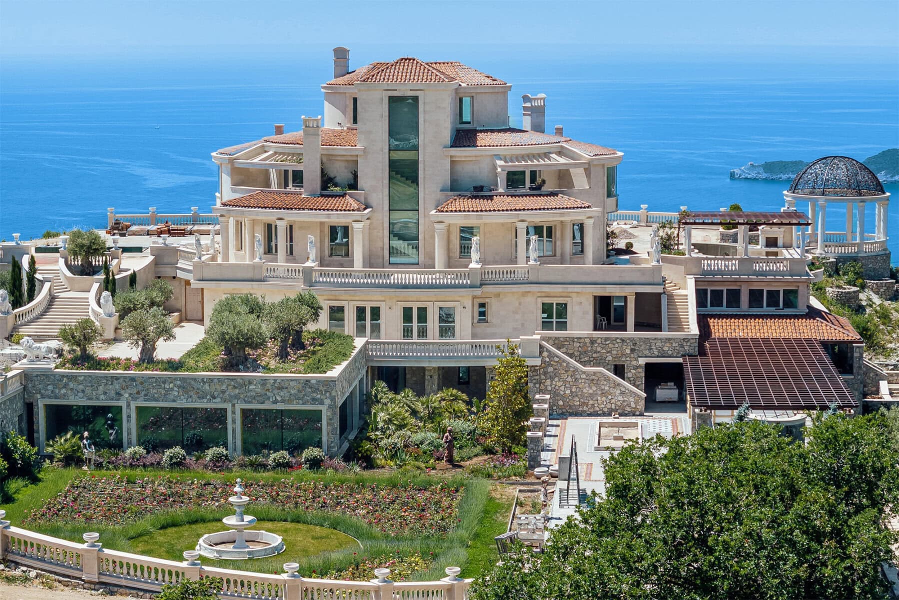 Jedinstvena vila na velikom zemljišnom kompleksu, Kuljače, Budva