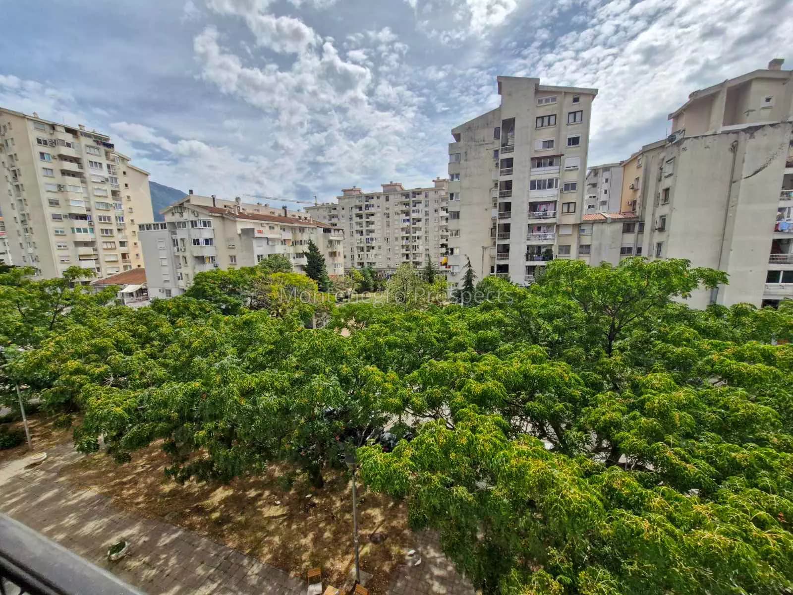 Jednosoban komforan stan u centru grada, Bar