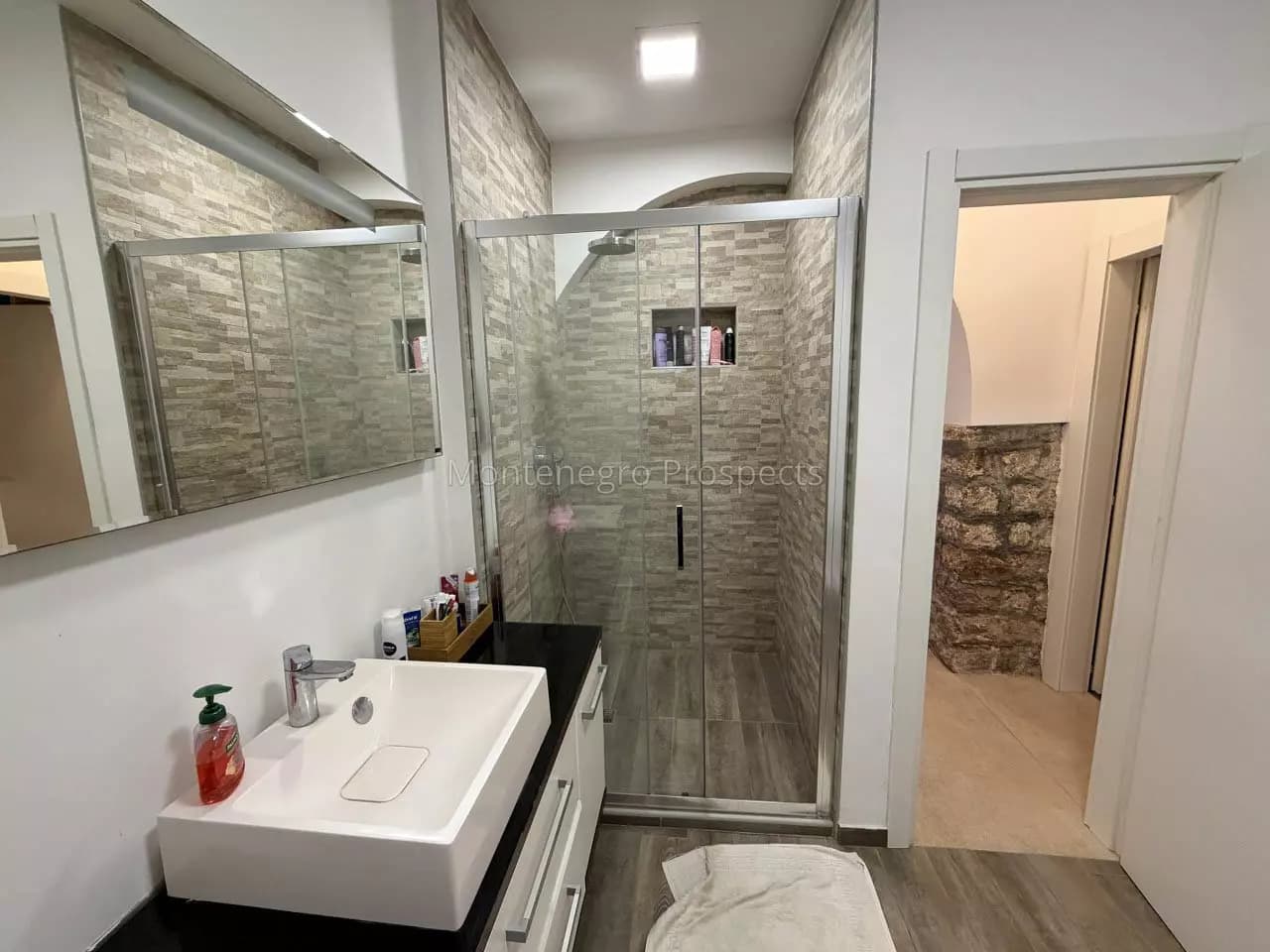 Jednosoban stan na prvoj liniji do mora, Prčanj, Kotor