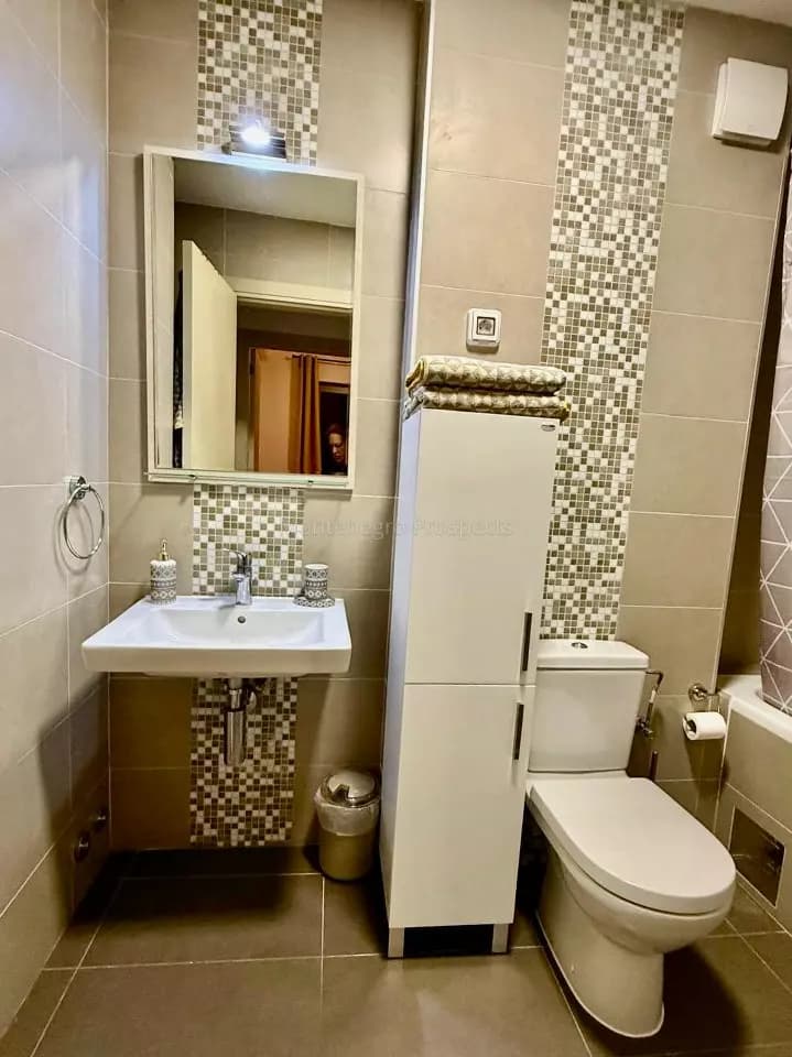 Jednosoban stan sa prostranom terasom - Morinj, Kotor