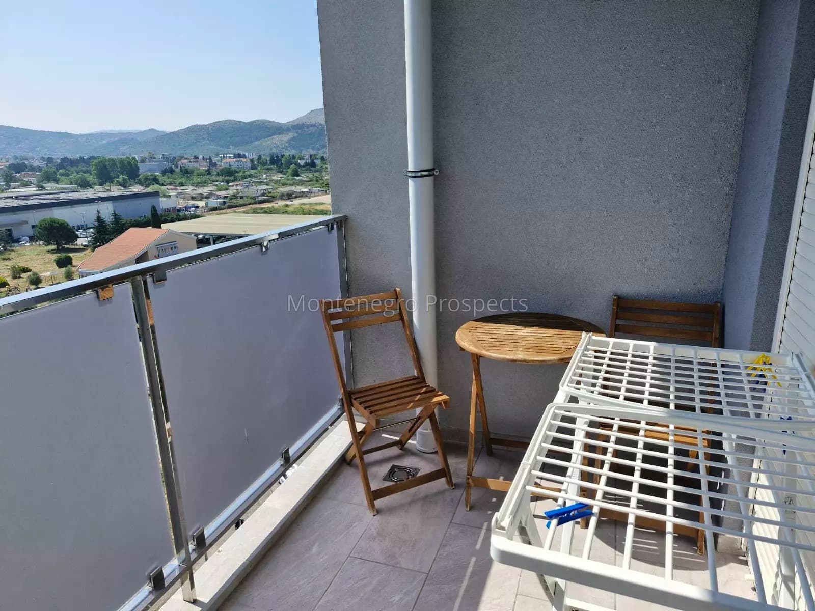 Jednosoban stan u centru grada, novija zgrada, 300 m od mora