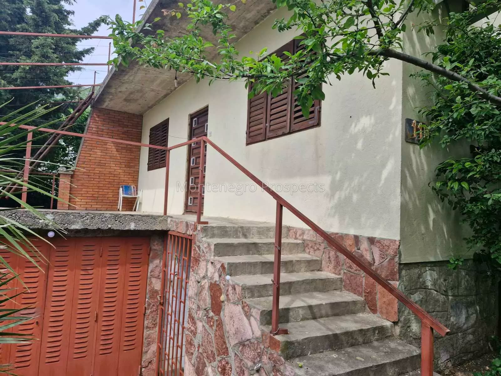 Jednospratna kuca na vecem placu sa pogledom na more, Bar, Sutomore