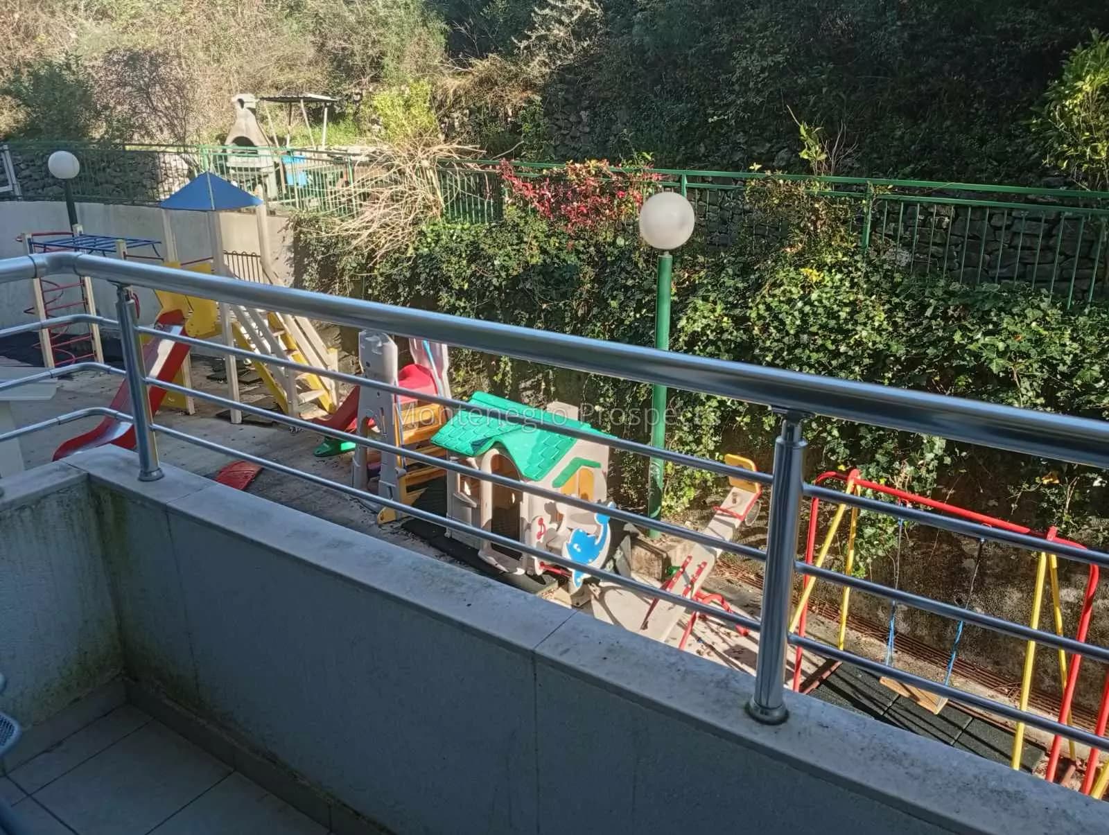 Komforan dvosoban stan na mirnoj gradskoj lokaciji, Topla – Herceg Novi