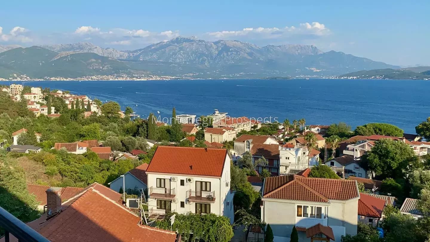 Kompaktan dvosoban stan u Đenovićima