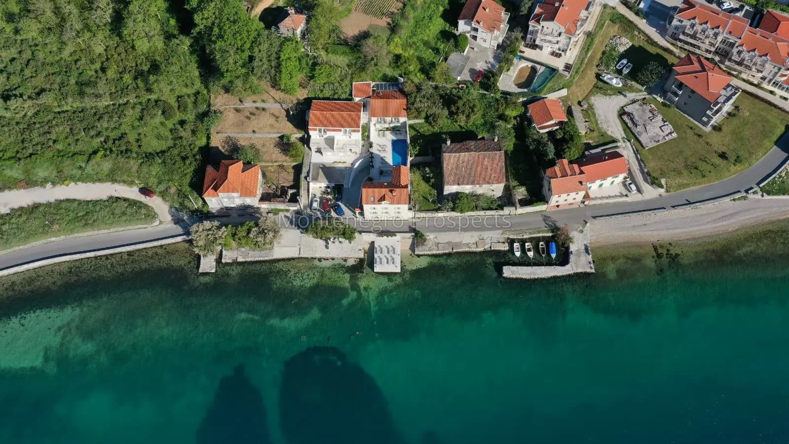 Kuća na prvoj liniji do mora u Prčnju, Kotorski zaliv