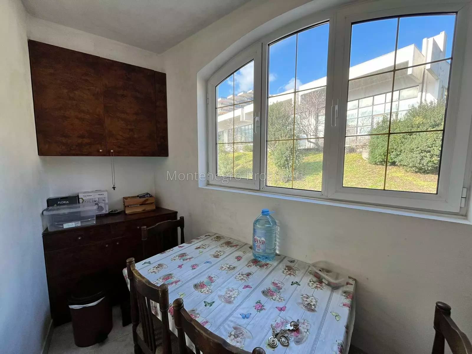 Kuća sa stambenim prostorom i jedinicama za izdavanje na odličnoj lokaciji pored Instituta, Igalo - Herceg Novi
