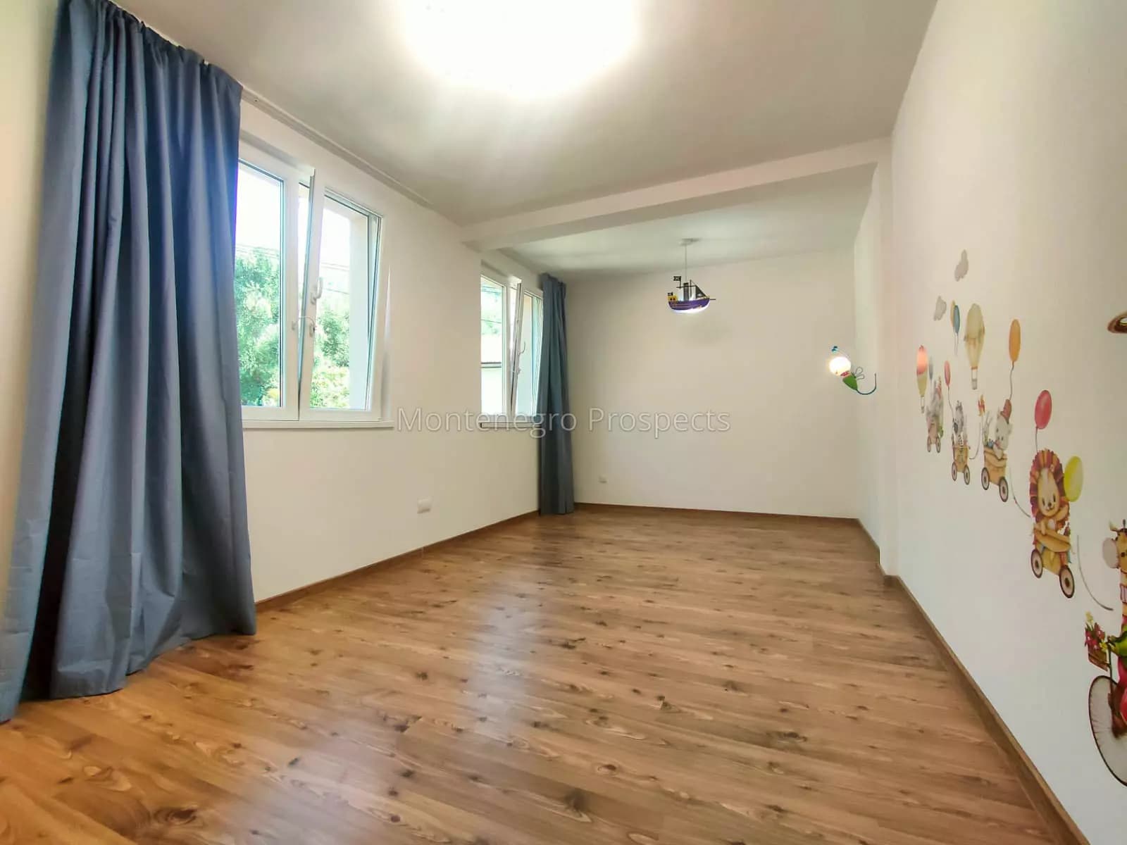 Kuća sa velikim dvorištem i lijepim pogledom, Baošići, Herceg Novi
