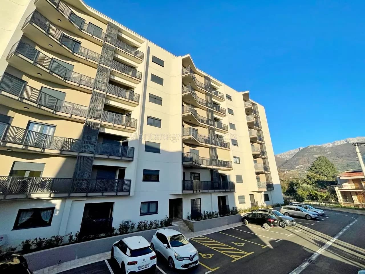 Moderan dvosoban stan sa podzemnom garažom u centru Bara