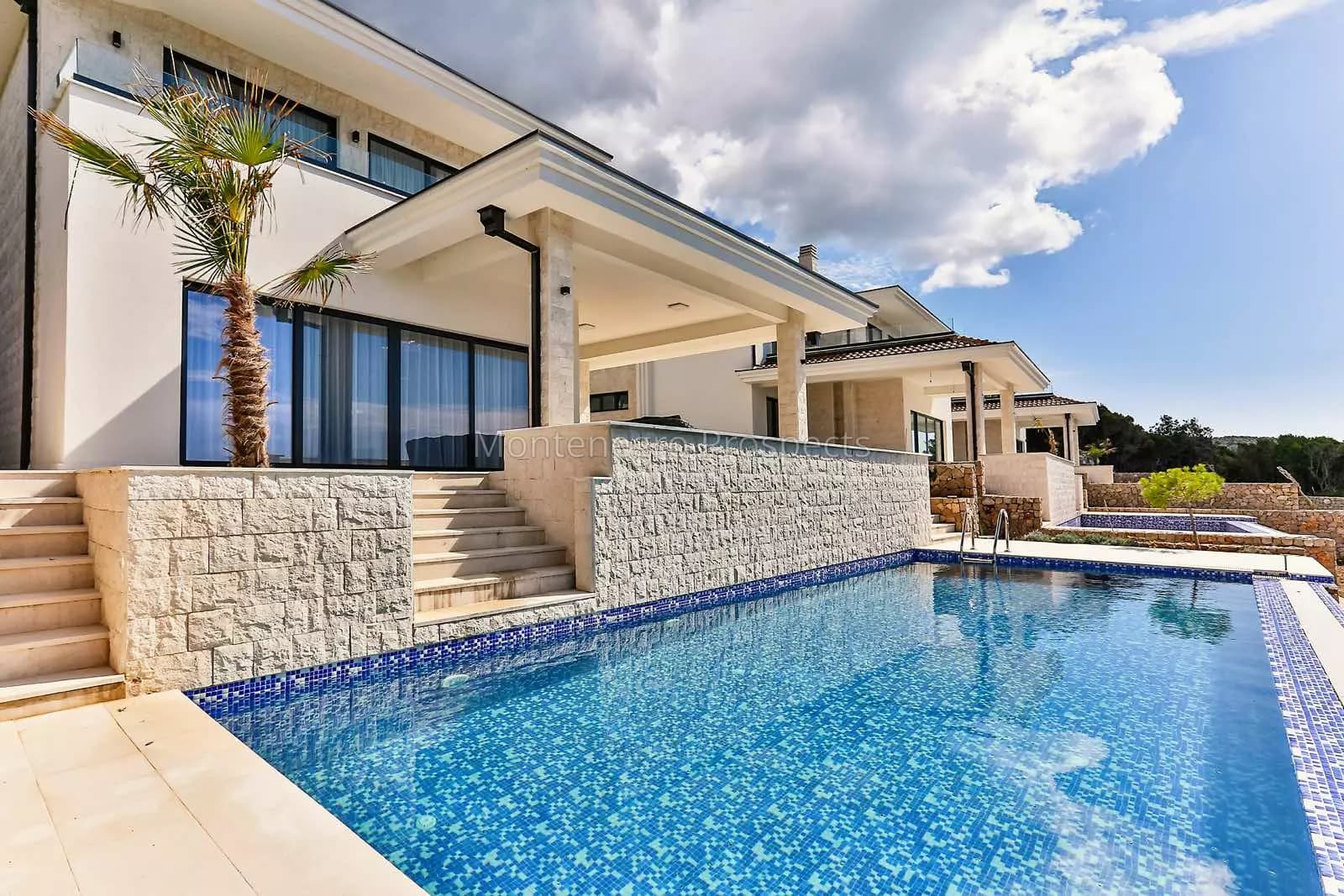 Moderna mediteranska vila na obali mora, Bar