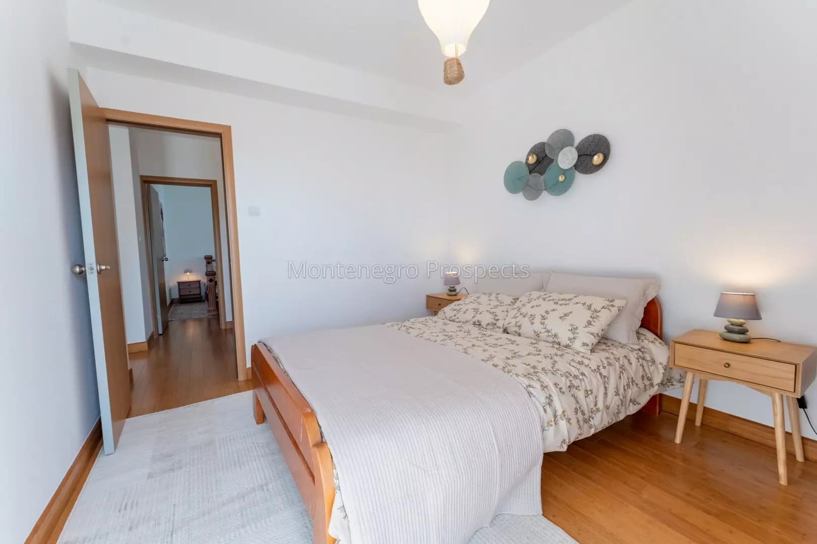 Moderno namješten dvosoban stan u blizini plaže, Pržno