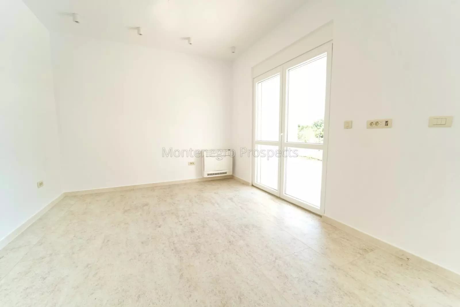 Na prodaju nova kuća u Utjehi, 400m od mora