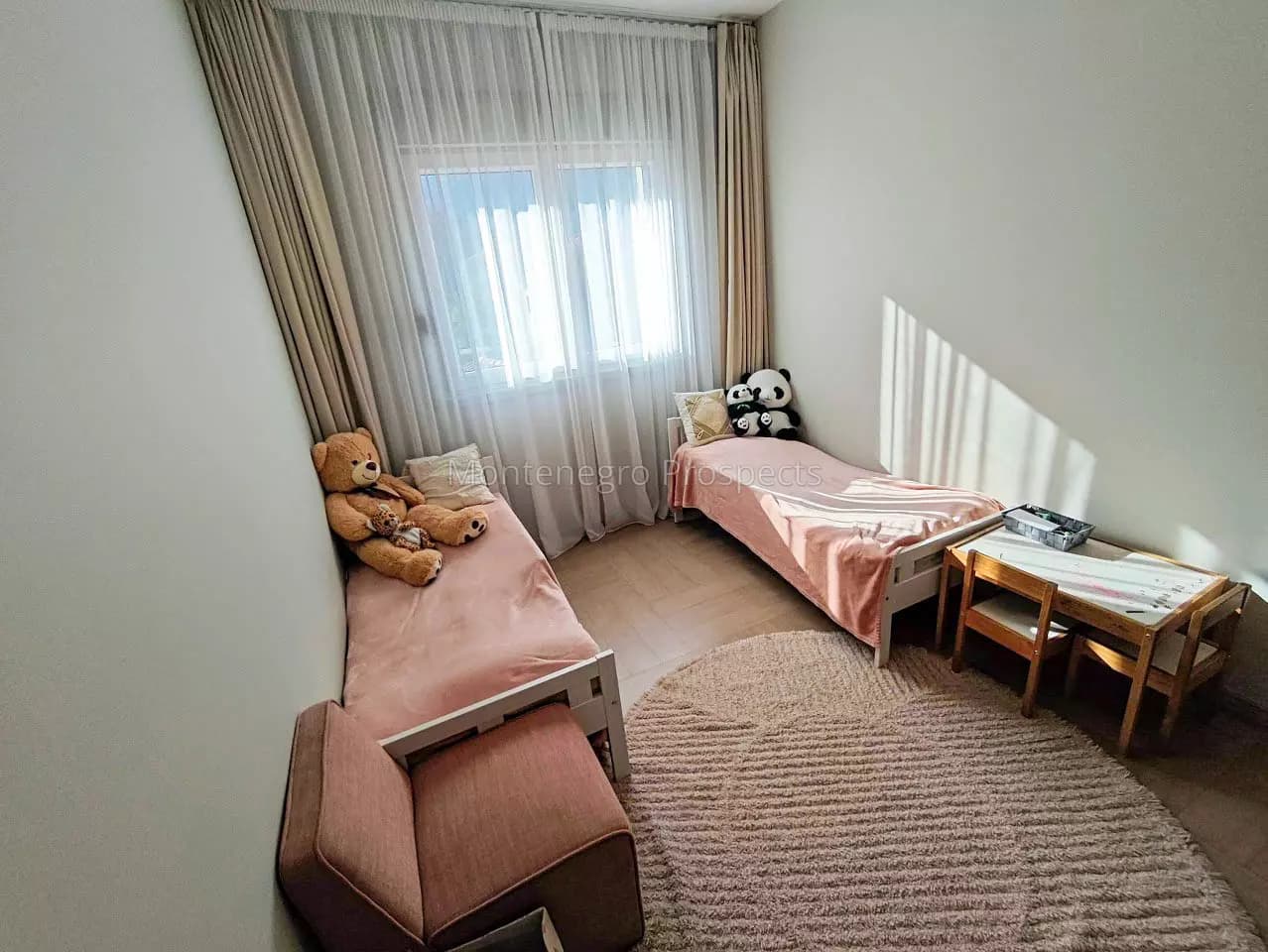 Na prodaju trosoban stan, Dobrota, samo 70m od mora