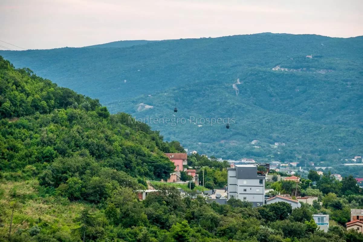 Nova vila sa bazenom na super lokaciji, Kavač
