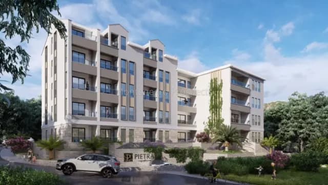 Novi kompleks u izgradnji na zaobilaznici u Budvi