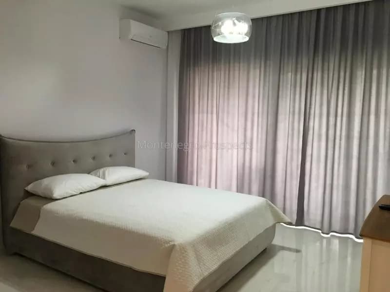 Odlicno pozicioniran jednosoban stan u Dobroti na minut od mora