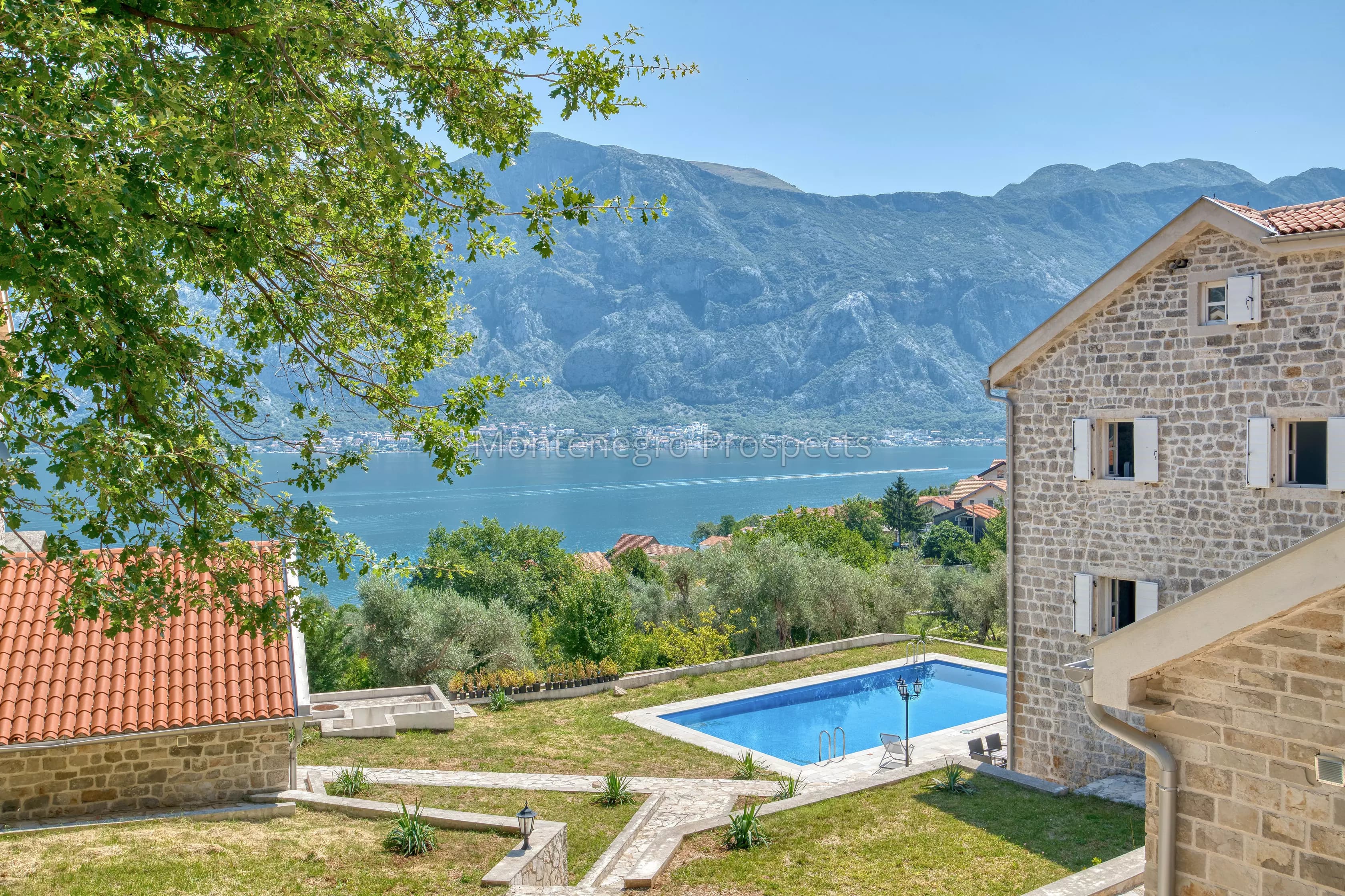 PALAZZO JEROVITSA VELIKO IMANJE U PRČNJU, KOTORSKI ZALIV