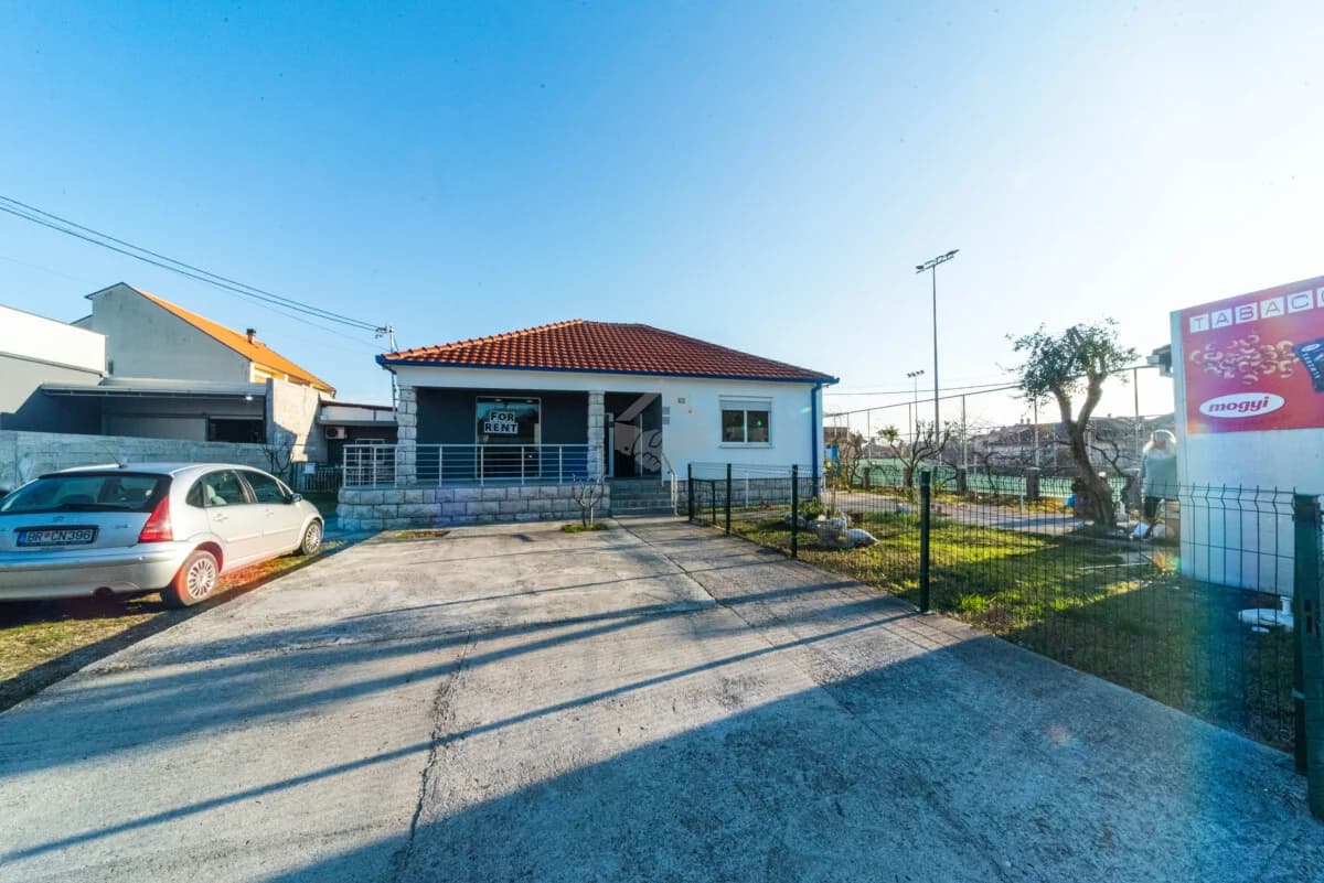 Poslovni objekat 65m2 + parking, Masline – Podgorica