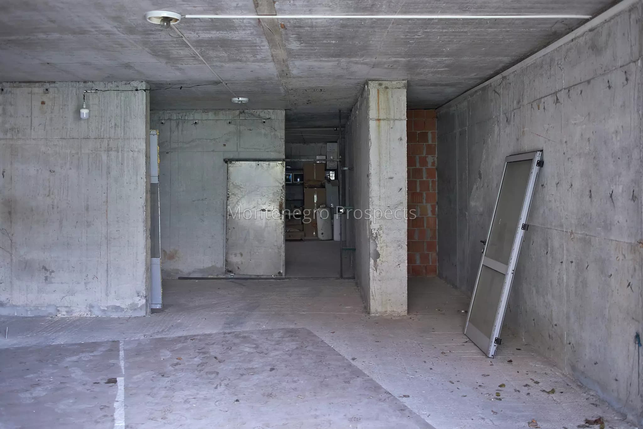 Poslovni prostor po pristupačnoj cijeni Tuški put, Podgorica