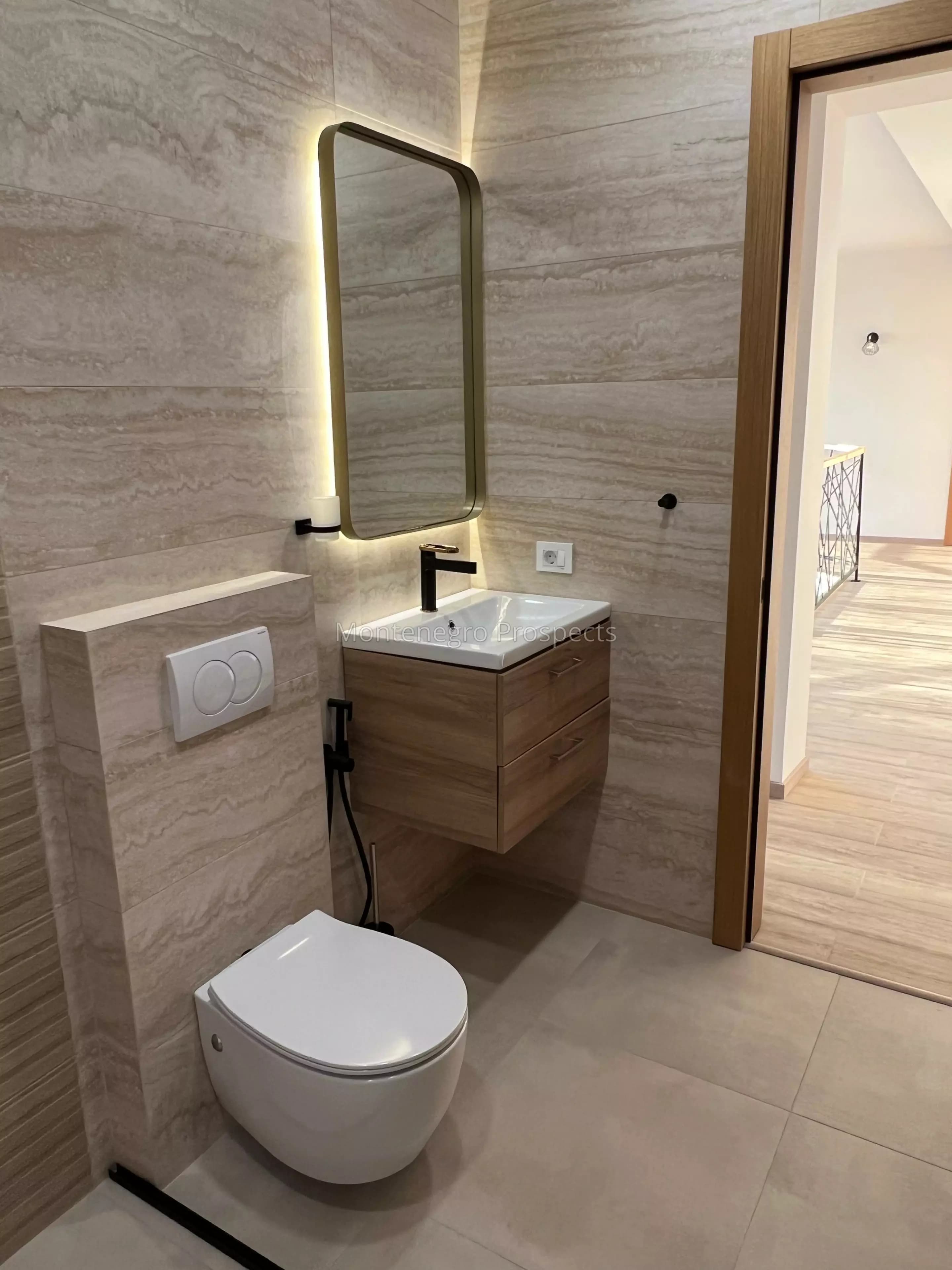 Predstavljamo spektakularnu porodičnu vilu Pine u Tivtu!