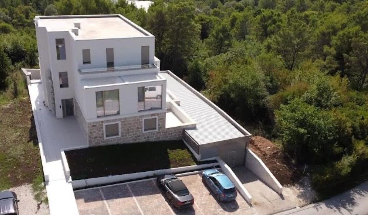 Prodaja, dvosoban stan, 90m², Tivat, Crna Gora