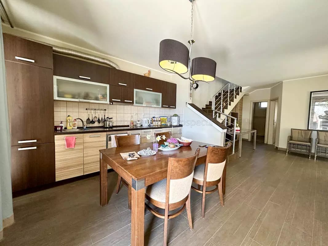 Šarmantna kuća sa bazenom, Dobra Voda