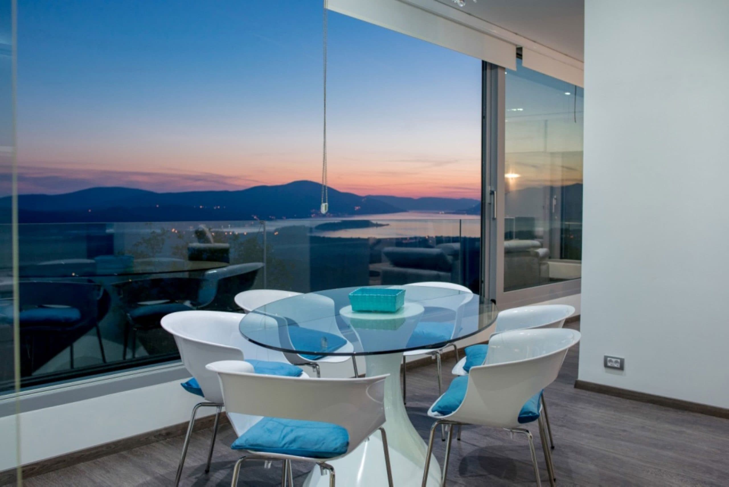 Savremena vila s bazenom i otvorenim pogledom na more, Kavač, Kotor