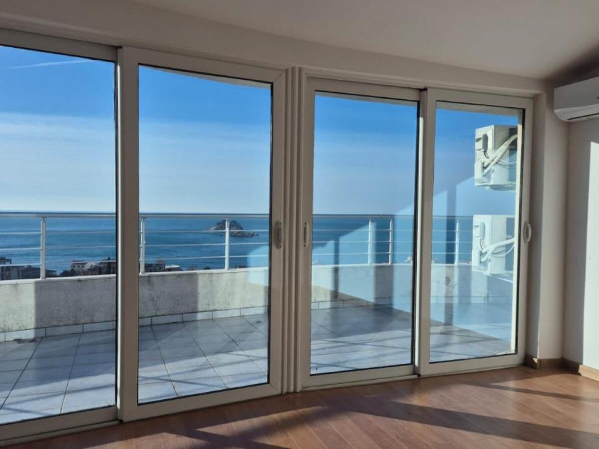 Stan sa 3 spavaće sobe u Petrovcu, Budva, Crna Gora