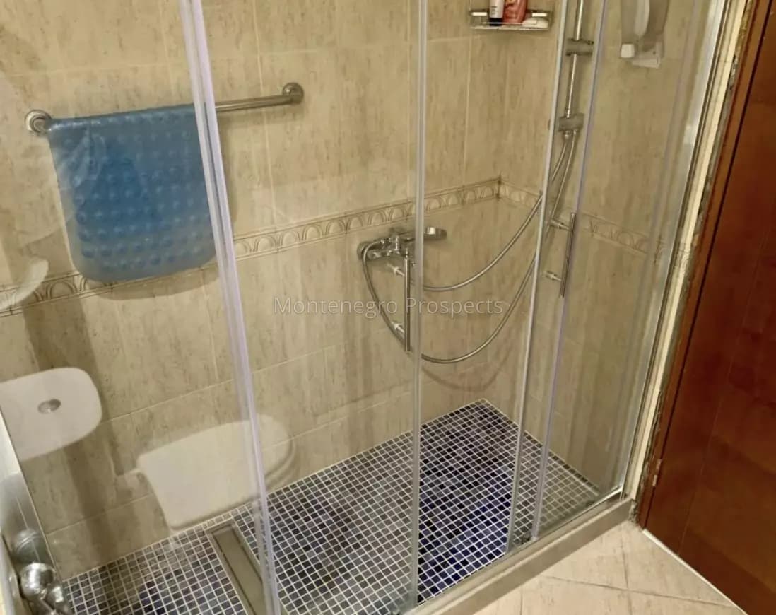 Stan sa dvije spavaće sobe na odličnoj lokaciji u Budvi