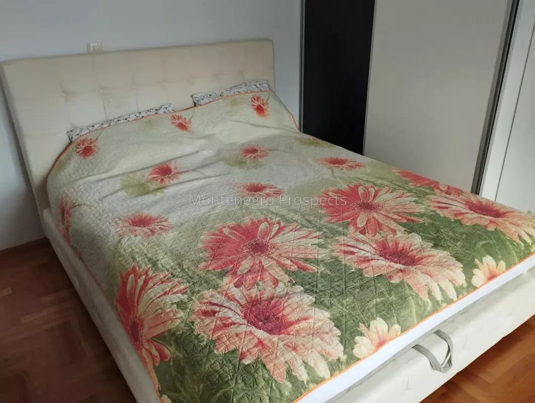 Stan u kompleksu sa bazenom, Đenovići