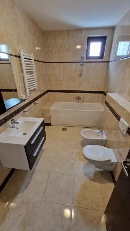 Stanovi na prodaju, 400 metara od mora, Bečići, Budva