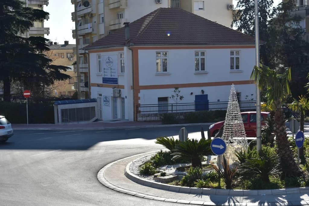 Tivat, kuća