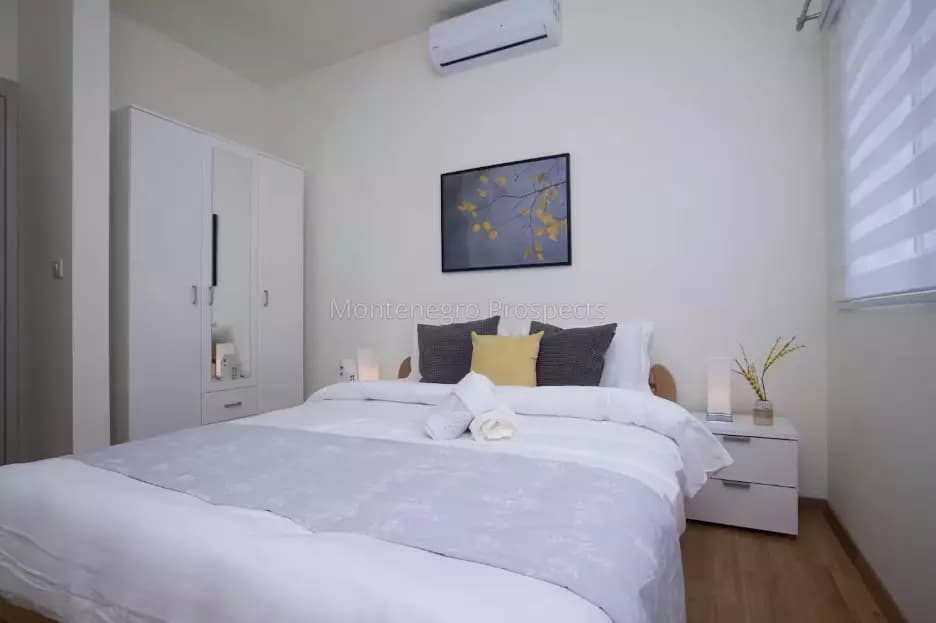 Trosoban stan sa lijepim pogledom na more i bazenom, Prčanj, Kotor