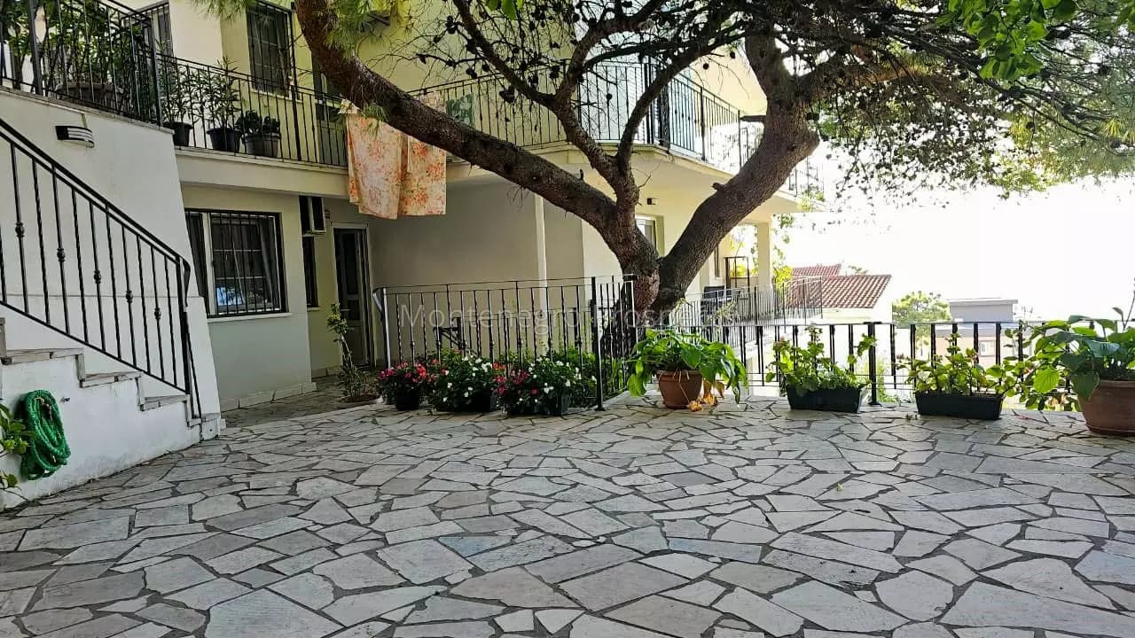 Trosoban stan sa prelijepim pogledom, Sveti Stefan, Budva