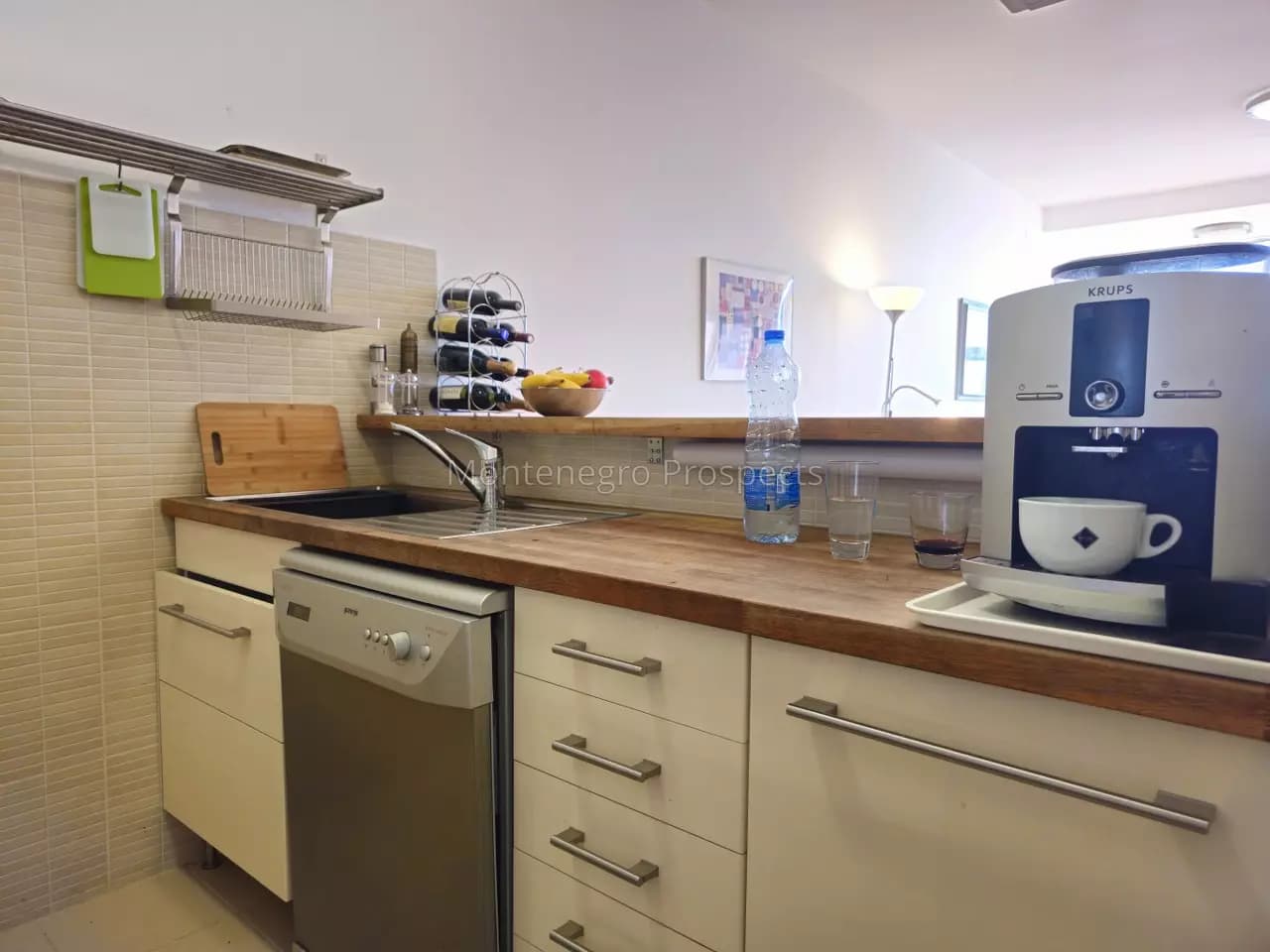 Veći jednosoban stan sa pogledom na more, Budva